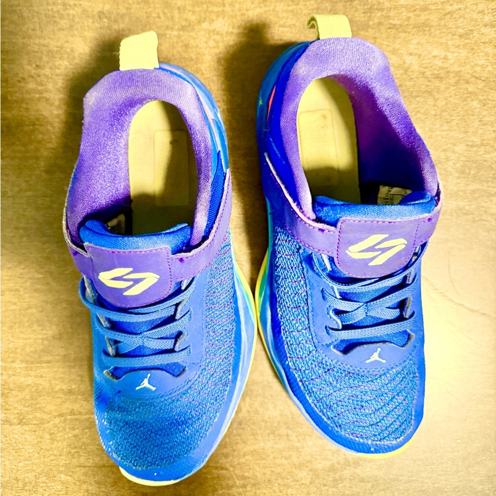 Nike Jordan Luka 1 Unisex Shoes. Size 3 big kid. Gently used. Good condition. - Picture 4 of 10